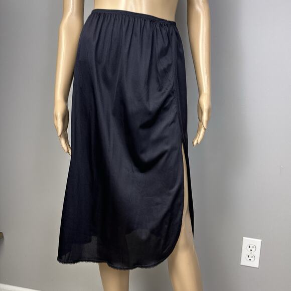 Vintage Vassarette Half Slip Skirt Size Medium Black One Slit 100% Nylon 11122 - Picture 2 of 5